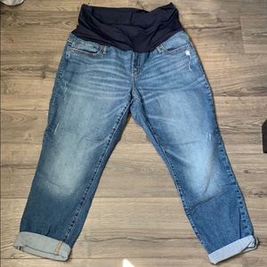 Gap maternity full waist jean Capri.